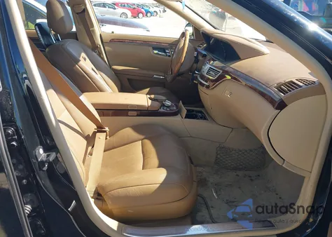 2008 Mercedes-Benz S 550 z USA, uszkodzony, nr VIN WDDNG71X78A229180